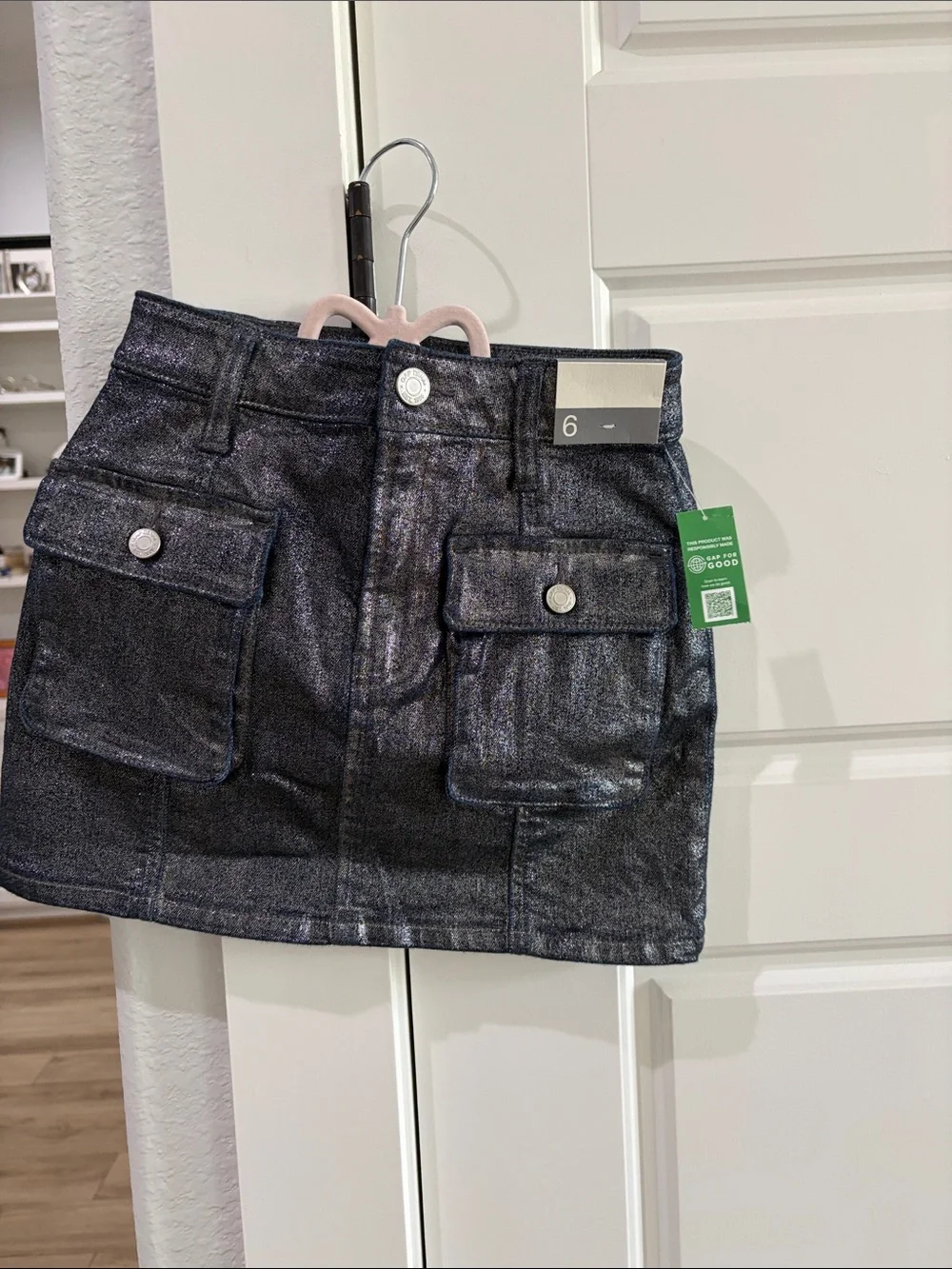 GAP girl’s Sz6 Shimmery Navy Cargo Pocket Mini Skirt